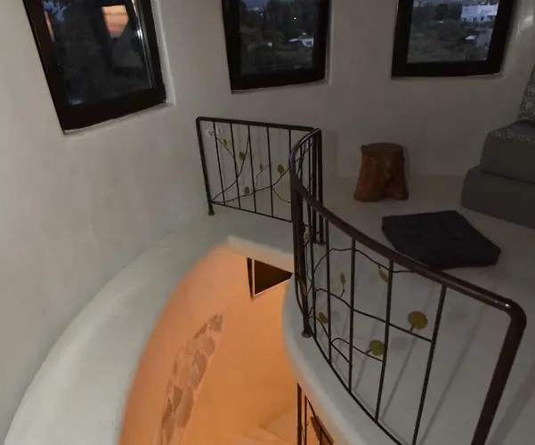 Апартаменти Milos Maison